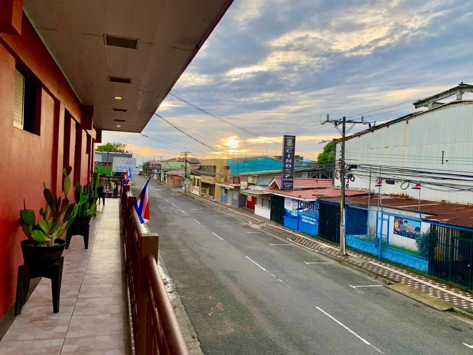 Hotel Costa Del Sol Puerto Limon Bagian luar foto